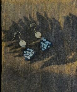 Alternative view of 水滴型水泥貝殼耳環 可改夾式